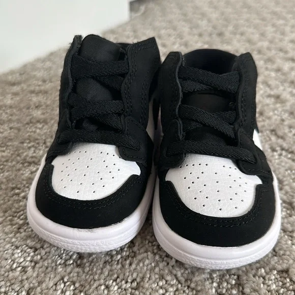5c Jordan 1 red black white toddler girls boys
No box - Picture 4 of 5